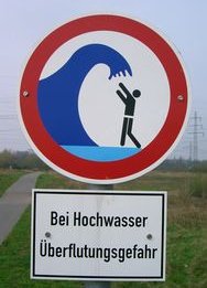 Hochwasser-Schild bei Siegburg